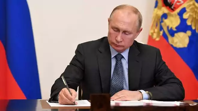 Putyin aláír
