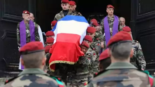 francia katona temetése, koporsó