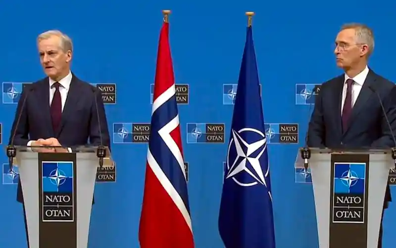 Jonas Gahr Störe norvég miniszterelnök és Jens Stoltenberg NATO-főtitkár