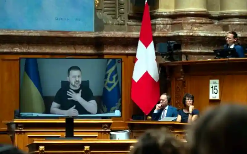 Zelenszkij beszél a svájci parlamentben