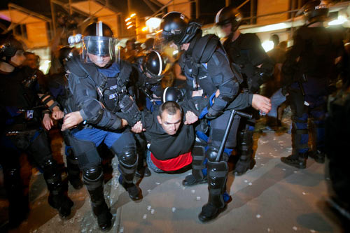 A cél: konstruktív párbeszéd, közrendvédelmi partnerség rendőr és tüntető között (képünk illusztráció, fotó: MTI)