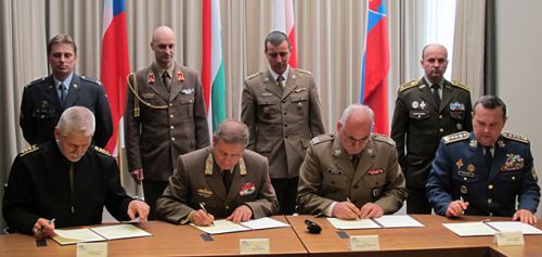 Magyarország Ausztriával és Ukrajnával is együttműködne a V4-ek EU-harccsoportjában