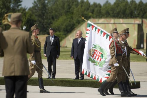 Új hangár építési területét adta át a pápai légi bázison a NATO főtitkára