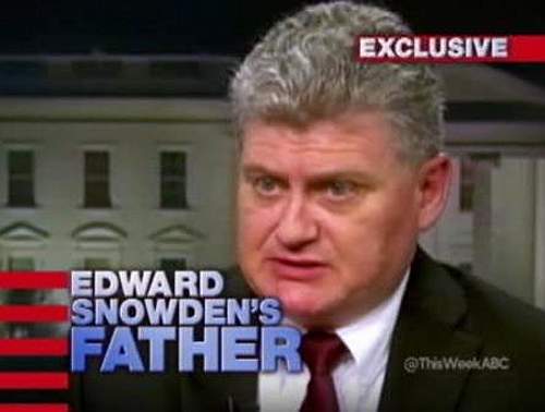 Filmszerű konspiráció: Snowden apja „beszélt” fiával