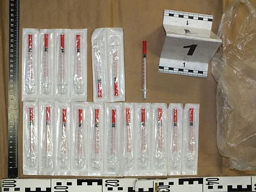 Drogban utaztak, az autóval csak közlekedtek