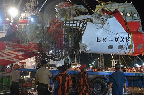 Nem keresik tovább az AirAsia lezuhant gépének utasait