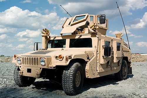 Páncélozott harcjárművek és drónok Kijevnek