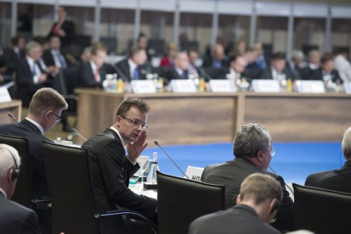 A Külgazdasági és Külügyminisztérium (KKM) által közreadott képen Szijjártó Péter külgazdasági és külügyminiszter a NATO-tagállamok külügyminisztereinek találkozóján a törökországi Antalyában 2015. május 13-án.