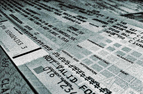 Vádat emeltek egy repülőjegyekkel csaló kecskeméti nő ellen