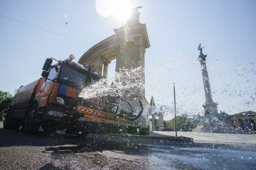 A meteorológiai szolgálat is kiadta a legmagasabb fokozatú figyelmeztetését