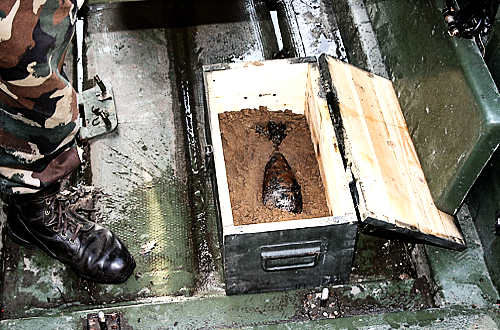 Éles gránátot találtak gyerekek a Velencei-tóban