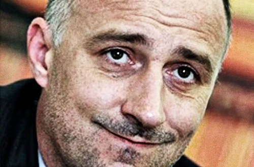 Tévedésből a gazdasági minisztert idézte be az ügyészség kihallgatásra