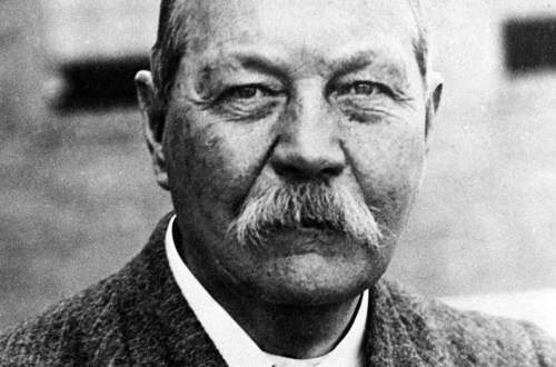 Felmentették Sir Arthur Conan Doyle-t