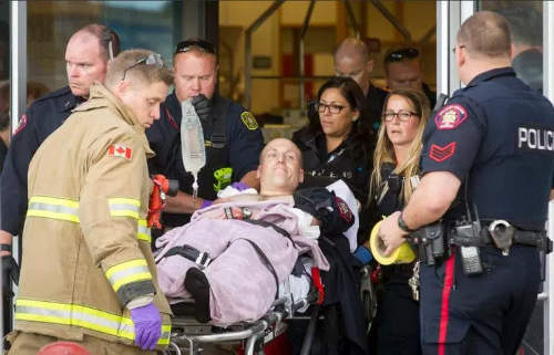 Bozótvágó késsel hadonászott egy férfi Calgary egyik bevásárlóközpontjában