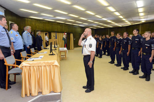 Frissen végzett rendőröket köszöntött a kormánymegbízott Kaposváron