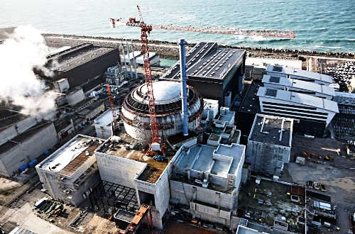 Robbanás egy franciaországi atomerőműben