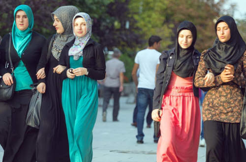 Bátrak: főként nők az áldozatai az ausztriai muzulmánellenes támadásoknak