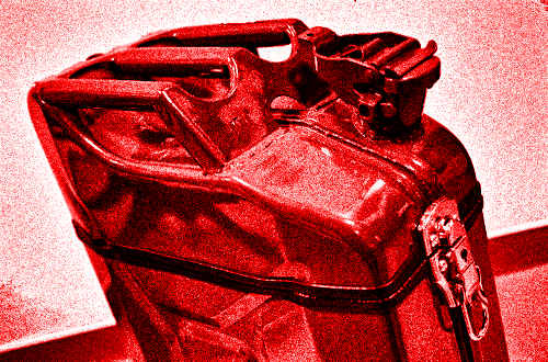 Tizenegy kannával ment üzemanyagot lopni, de elbénázta és lebukott