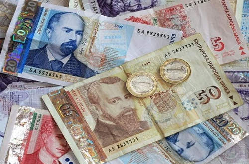 Milliárdokat lopott, bottal ütik a nyomát