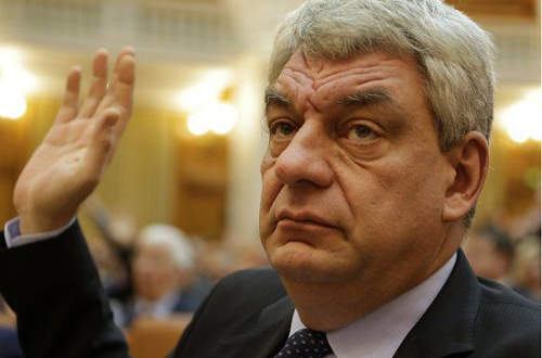 A kormány korlátozza a „pofátlan” nyugdíjakat, és emeli a belügyi alkalmazottak bérét… Romániában