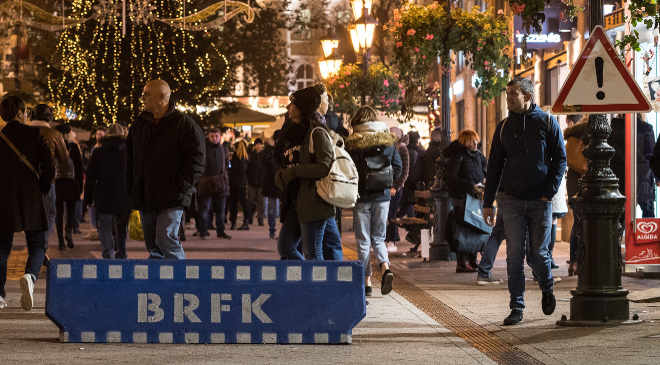 Betontömbökkel is védi a fővárosi vásárokat a rendőrség