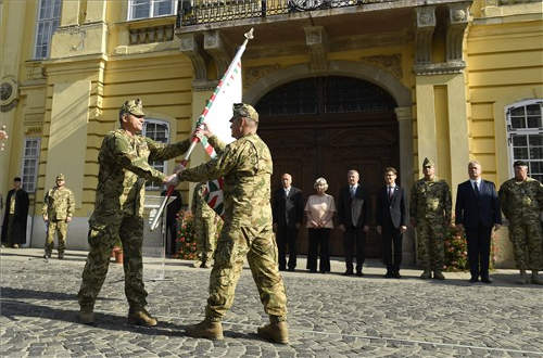 Benkő: tovább kell emelni a Magyar Honvédség létszámát