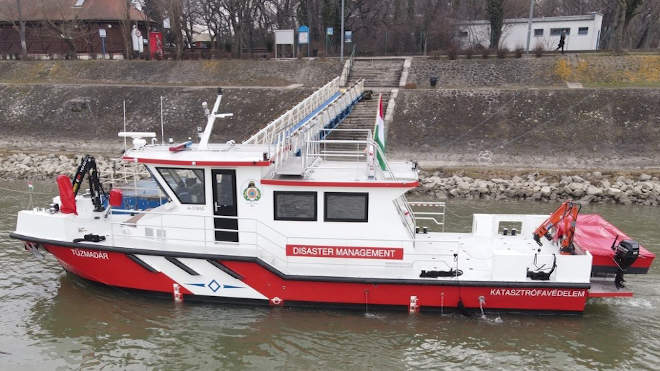 Tűzmadár tűzoltó hajó