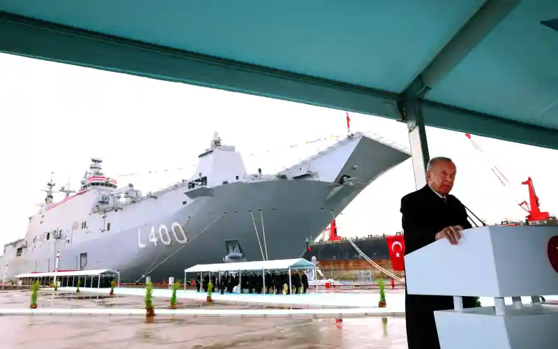 Recep Tayyip Erdogan török elnök átadta Törökország első többcélú támadóhajóját, a TCG Anadolut