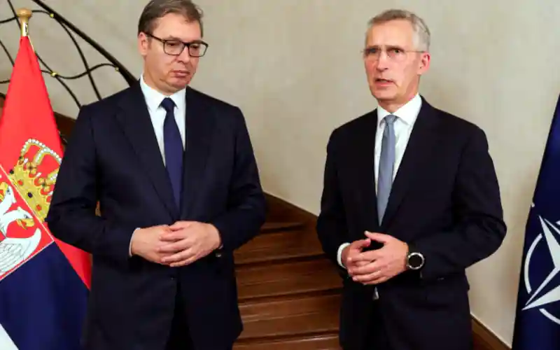 Aleksandar Vucic szerb elnök és Jens Stoltenberg, a NATO főtitkára