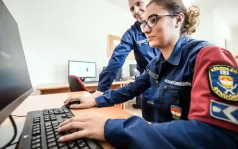 rendőr, számítógép