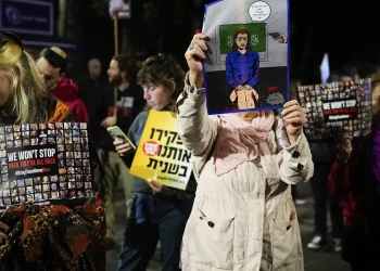 Túszok családtagjai tüntettek az Izraeli parlamentben