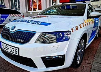 Fokozott rendőri jelenlét Balatonalmádiban: biztonság a nyár végén