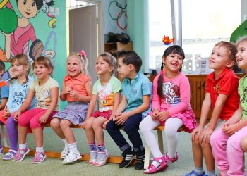 Kényelmes léptekkel a nyárba: hogyan válasszunk benti cipőt?