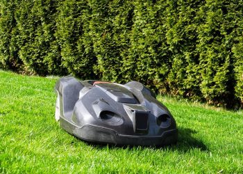 Robotfűnyírók a kertben – Pihenjen, míg ők dolgoznak